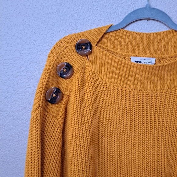 For The Republic Boatneck Chunky Yellow Sweater Large Button Boxy Size Medium - Picture 4 of 8